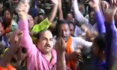 ବିରୋଧୀ ଦଳ ନେତାଙ୍କୁ ଧକ୍କା ଦେଲେ ପୋଲିସ କର୍ମଚାରୀ