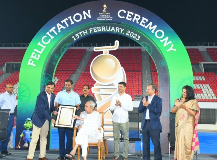 Hon'ble CM Sri Naveen Patnaik today felicitated the members of the Organising Committee & officials of the different Depts involved in the successful hosting of #HWC2023. The felicitation ceremony was held at the #KalingaStadium.
