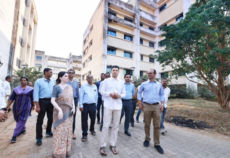 5T Secretary Shri VK Pandian visited different facilities of PRM Medical College and Hospital at Baripada and DHH Baripada.