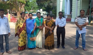 ଜିଲ୍ଲାପାଳଙ୍କ ଦ୍ବାରସ୍ଥ ହେଲେ କେନ୍ଦ୍ରୀୟ ବିଦ୍ୟାଳୟର ଛାତ୍ରଛାତ୍ରୀ ଓ ଅଭିଭାବକ