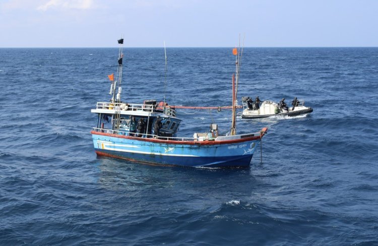 Indian Coast Guard Ship Vajra apprehended Sri Lankan fishing boat with 05 crew