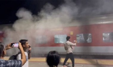 ଦୁର୍ଗ-ପୁରୀ ଇଣ୍ଟରସିଟି ଏକ୍ସପ୍ରେସ୍‌ରେ ନିଆଁ