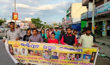 ମୃତକଙ୍କୁ ଶ୍ରଦ୍ଧାଞ୍ଜଳୀ ଉଦ୍ଦେଶ୍ୟରେ କ୍ୟାଣ୍ଡେଲ୍ ଶୋଭାଯାତ୍ରା