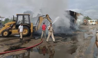 ପରସ୍ପର ସହିତ ମାଡ଼ ହେଲା ତିନୋଟି ଟ୍ରକ୍, ଭୀଷଣ ଅଗ୍ନିକାଣ୍ଡରେ ୩ ଜୀବନ୍ତ ଦଗ୍ଧ