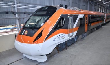 ଏବେ ‘ଗେରୁଆ’ ରଙ୍ଗରେ ବନ୍ଦେ ଭାରତ ଟ୍ରେନ୍