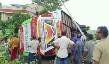 ଭଦ୍ରକରେ ବସ୍‌ ଦୁର୍ଘଟଣା; ୨୫ ଆହତ, ୫ ଗୁରୁତର