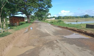 ପୂର୍ତ୍ତ ବିଭାଗ ରାସ୍ତା ରେ ଗର୍ତ୍ତ