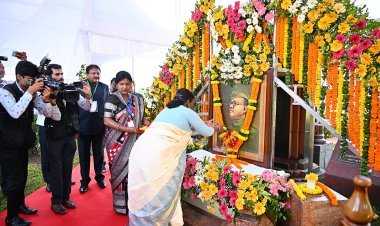 କଟକ ଚଣ୍ଡୀଙ୍କ ଦର୍ଶନ କଲେ ରାଷ୍ଟ୍ରପତି, ଶୈଳବାଳା କଲେଜରେ ମଧୁବାବୁଙ୍କ ପ୍ରତିମୂର୍ତ୍ତିରେ ମାଲ୍ୟାର୍ପଣ