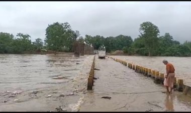 ବର୍ଷାରେ ବୁଡିଲା ପୋଲ : ଯାନବାହାନ ଚଳାଚଳ ବନ୍ଦ