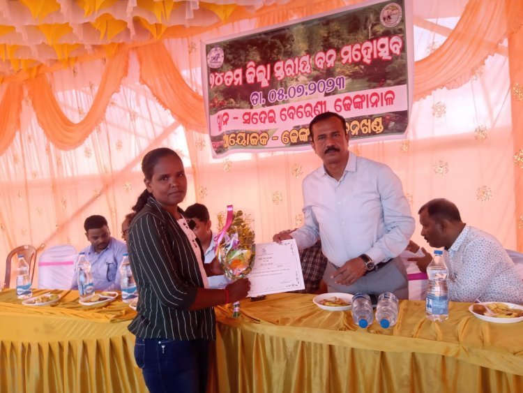 ସାମାଜିକ କର୍ମୀ ସୁମିତ୍ରା ସାହୁ ପାଇଲେ ପ୍ରକୃତି ବନ୍ଧୁ ପୁରସ୍କାର
