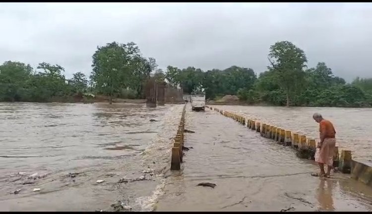 ବର୍ଷାରେ ବୁଡିଲା ପୋଲ : ଯାନବାହାନ ଚଳାଚଳ ବନ୍ଦ