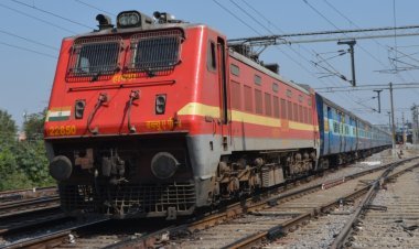 ତିନୋଟି ଟ୍ରେନର ସମୟ ପ୍ରତ୍ୟକ ତିନୋଟି ଷ୍ଟେସନ ଠାରେ ସମୟରେ ପୁନଃ ନିର୍ଧାରଣ