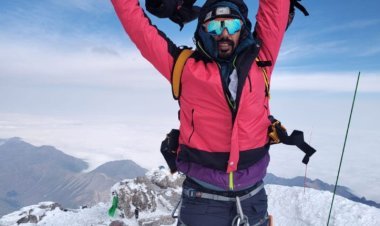 ଋଷର ସର୍ବୋଚ୍ଚ ଶୃଙ୍ଗରେ ତ୍ରିରଙ୍ଗା ଉଡାଇଲେ ଓଡିଆ ପୁଅ