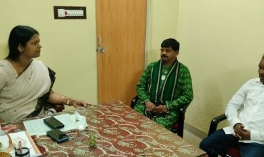 ଆଦିବାସୀ ଙ୍କ ବିକାଶ ପାଇଁ ମନ୍ତ୍ରୀ ଙ୍କ ସହିତ ଆଲୋଚନା