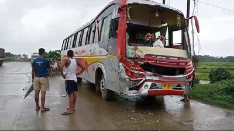 ଜାତୀୟ ରାଜପଥରେ ତୀର୍ଥଯାତ୍ରୀ ବସକୁ ଧକ୍କା ଦେଲା ଆଉ ଏକ ତୀର୍ଥଯାତ୍ରୀ ବସ୍ , ୧୦ ଆହତ