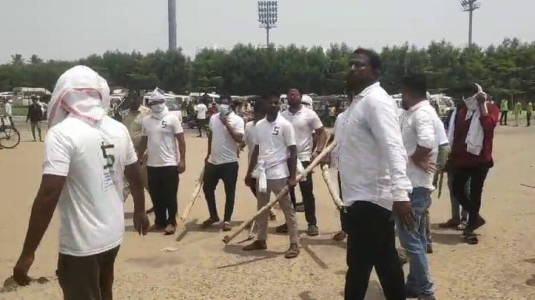 ପାଣ୍ଡିଆନଙ୍କ ସଭା ଜଗିଛନ୍ତି ଧଳା ପୋଷାକଧାରୀ