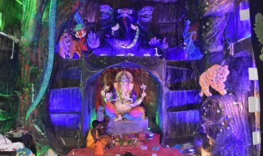 ରାସ୍ତା ଉପରେ ମେଢ଼ ମନା