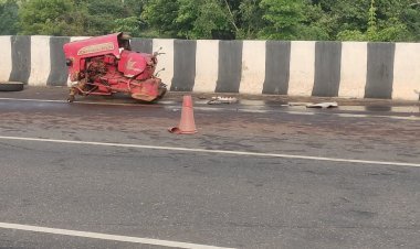 ଟ୍ରାକ୍ଟର କୁ ଧକ୍କା ଦେଲା ଟ୍ରକ ଟ୍ରାକ୍ଟର ଚାଳକ ଗୁରୁତର