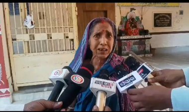 ବାପା ମାଆଙ୍କୁ ଘରୁ ତଡିଦେଲେ ଜଣେ ଶିକ୍ଷକ