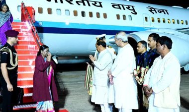 ଭୁବନେଶ୍ଵରରେ ପହଞ୍ଚିଲେ ରାଷ୍ଟ୍ରପତି, କାଲି ପାରାଦ୍ଵୀପ ବୋଇତ ବନ୍ଦାଣ ଉତ୍ସବରେ କରିବେ ଅଂଶଗ୍ରହଣ