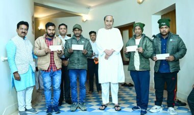 ମୁଖ୍ୟମନ୍ତ୍ରୀଙ୍କୁ ଭେଟିଲେ ୪ ଓଡ଼ିଆ ଶ୍ରମିକ