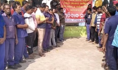 ପାରାଦୀପ ତୈଳ ପରିବହନ କର୍ମଚାରୀ ସଂଘର ପ୍ରତିବାଦ , ହିଟ୍ ଆଣ୍ଡ୍ ରନ୍ ଆଇନ ପ୍ରତ୍ୟାହାର କରିବାକୁ ଦାବି