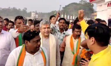 ଆଠଗଡ଼ ଗସ୍ତରେ ଅଶ୍ଵିନୀ ବୈଷ୍ଣବ, ମା' ଭଟ୍ଟାରିକାଙ୍କୁ କଲେ ଦର୍ଶନ