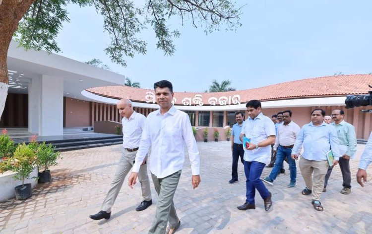 ଭୁବନେଶ୍ବରରେ ନିର୍ମାଣଧୀନ ମିଶନ ଶକ୍ତି ବଜାର ବୁଲି ଦେଖିଲେ 5T ଅଧ୍ଯକ୍ଷ