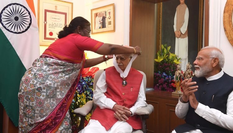 ଆଡଭାନୀଙ୍କୁ ଭାରତରତ୍ନ ସମ୍ମାନ ପ୍ରଦାନ କଲେ ରାଷ୍ଟ୍ରପତି