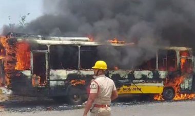 ବିଚ୍‌ ରାସ୍ତାରେ ବସ୍‌ରେ ଲାଗିଲା ନିଆଁ