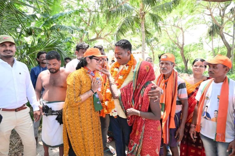 ଲୋକପ୍ରିୟତା ର ଶୀର୍ଷ ରେ ଆଶ୍ରିତ ପଟ୍ଟନାୟକ ଙ୍କ ନିର୍ବାଚନ ପ୍ରଚାର, ସ୍ଥିତି ପରଖିଲେ ଝିଅ ପ୍ରୋଲିତା ପଟ୍ଟନାୟକ