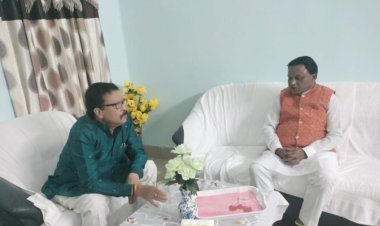 ଲଘୁଚାପ ବର୍ଷା ସତର୍କତା ନେଇ ରାଜସ୍ୱ ମନ୍ତ୍ରୀଙ୍କ ସହ ଆଲୋଚନା କଲେ ମୁଖ୍ୟମନ୍ତ୍ରୀ