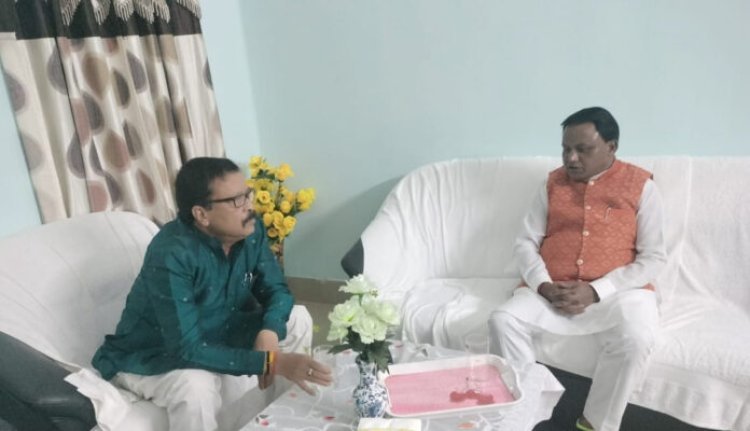 ଲଘୁଚାପ ବର୍ଷା ସତର୍କତା ନେଇ ରାଜସ୍ୱ ମନ୍ତ୍ରୀଙ୍କ ସହ ଆଲୋଚନା କଲେ ମୁଖ୍ୟମନ୍ତ୍ରୀ