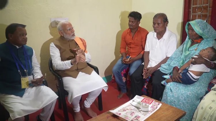 ଜନ୍ମଦିନରେ କ୍ଷୀରି ଖାଇଲେ ମୋଦି; ଗାଡ଼କଣରେ ପିଏମ୍ ଆବାସ ହିତାଧୀକାରୀଙ୍କ ସହ କଲେ ଆଲୋଚନା