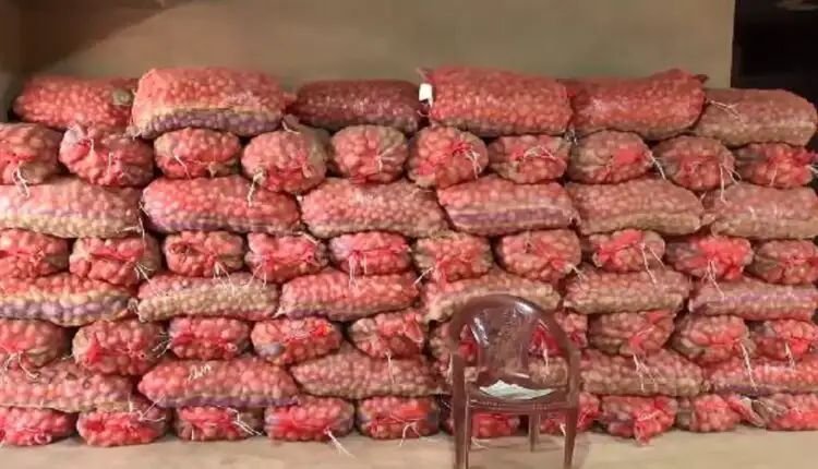 ଆଇଗିଣିଆ ଆଳୁ ଗୋଦାମରେ ଚଢ଼ାଉ